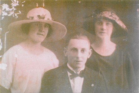 Two ladies and a gentleman, [n.d.] photo