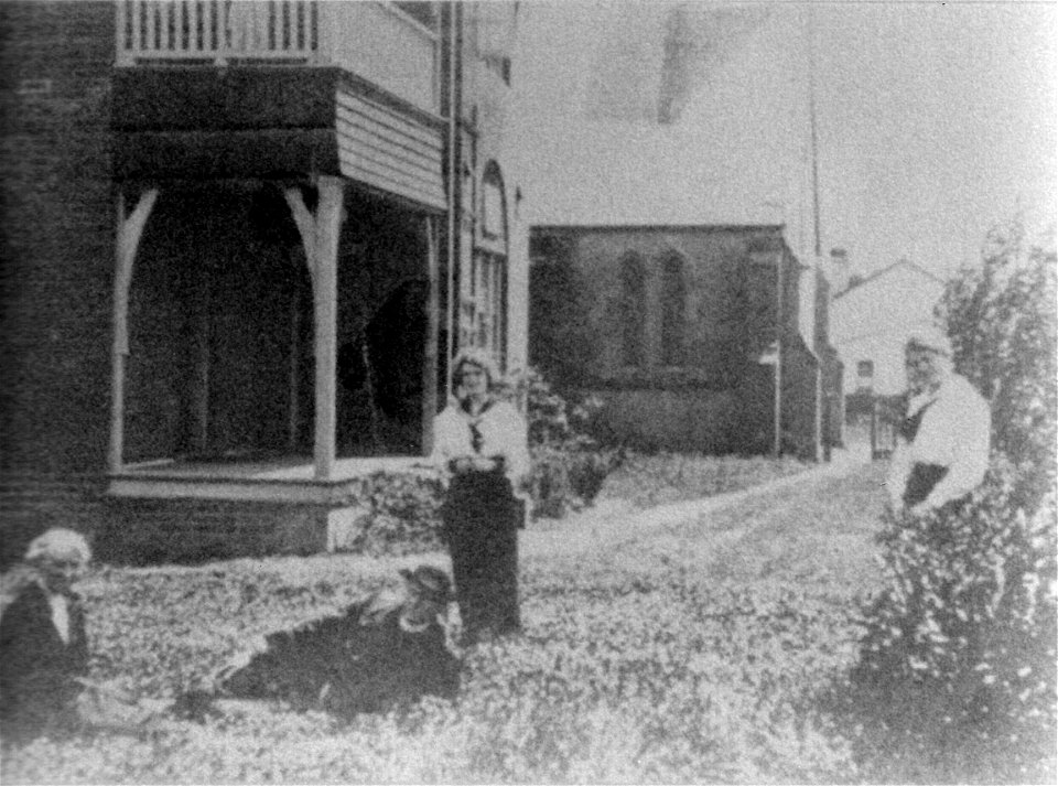 Rev Canon Ritchie's family, Christ Church, Mount Vincent, NSW, [n.d.]