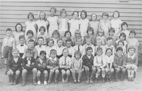 Students and teachers, primary school photo, [n.d.] photo