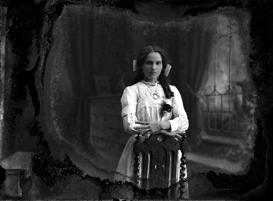 [Dulcie Jessamine O'Rourke née Thurlow (1908-1944), 1926]