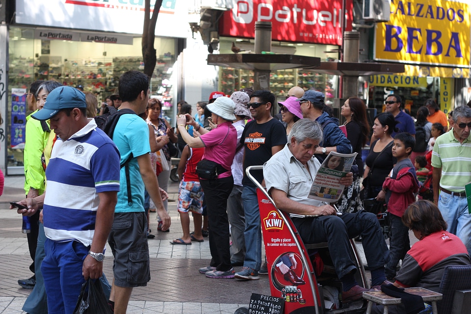 Chilean man cleans shoes in Santiago