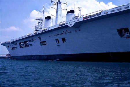 R05 HMS Invincible 1983 photo