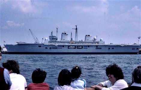 R05 HMS Invincible 1983