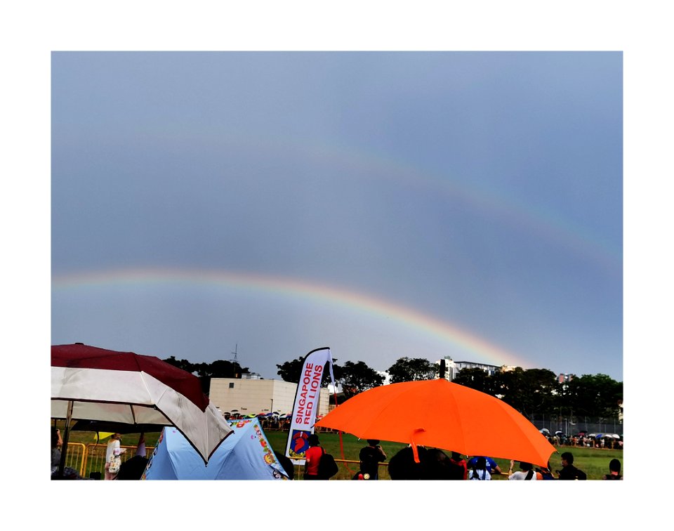 Double rainbow b4 the display