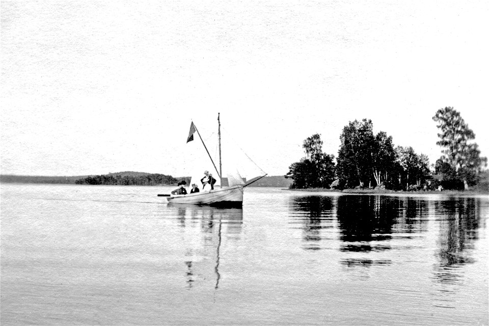 335  Båtfärd i Svartåns utlopp i sjön Sommen Ca 1900