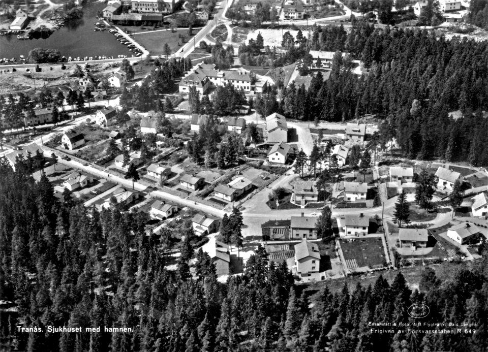 187 Flygbild över Tranås, sjukhuset, hamnen