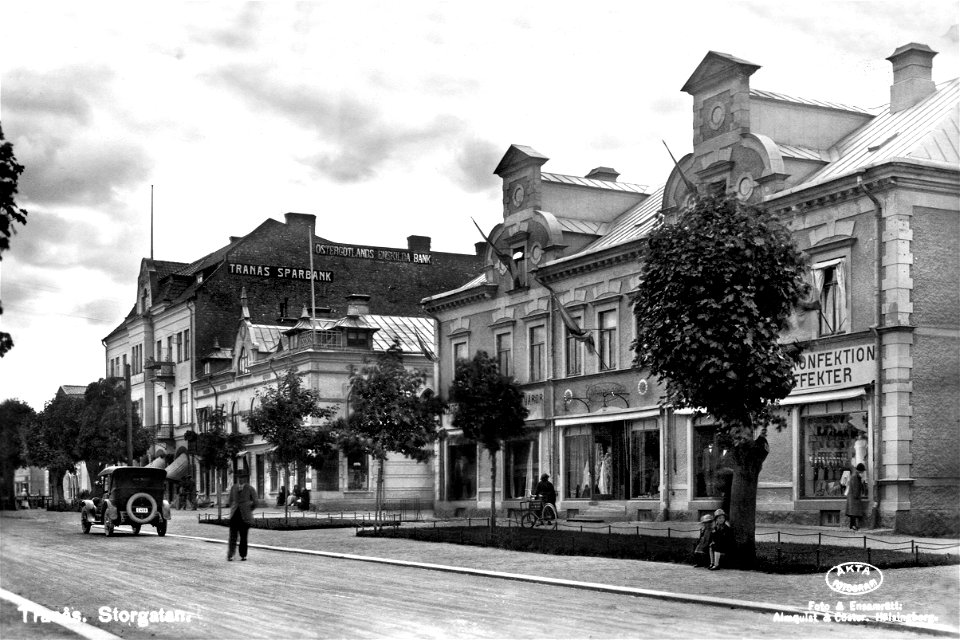 294 Storgatan  (Johanssons varuhus, Tranås Sparbank)