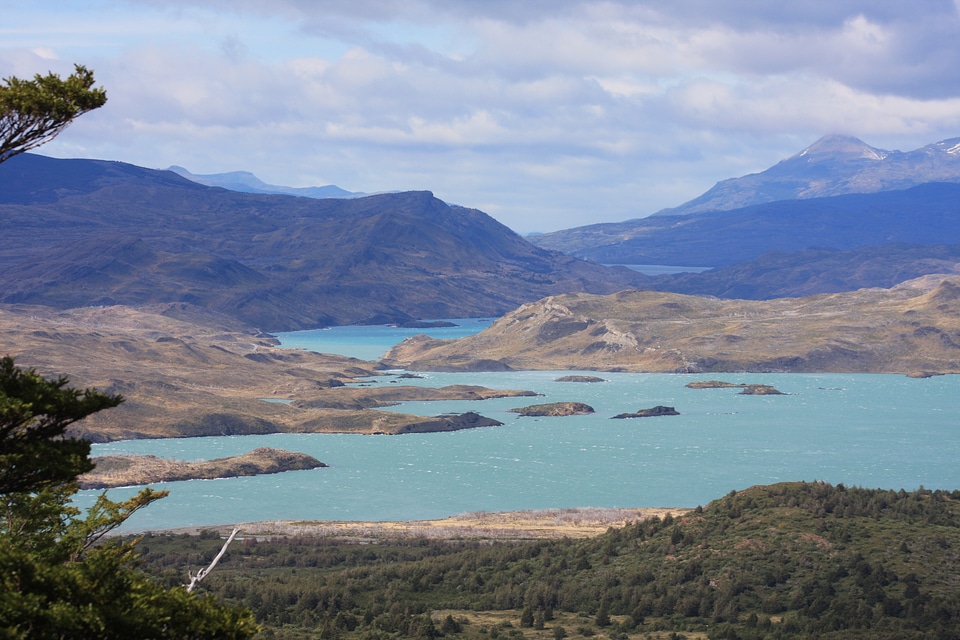 Pehoe mountain lake and Los Cuernos
