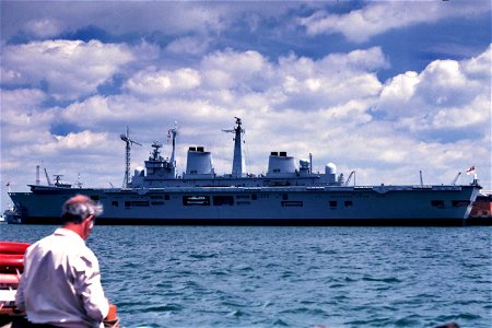R06 HMS Illustrious 1984 photo