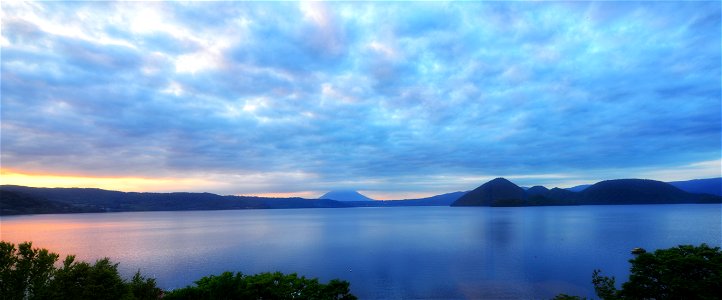 Morning in 洞爺湖（Touyako)，北海道，日本 photo