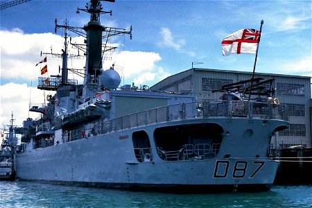 D87 HMS Newcastle 1984 photo