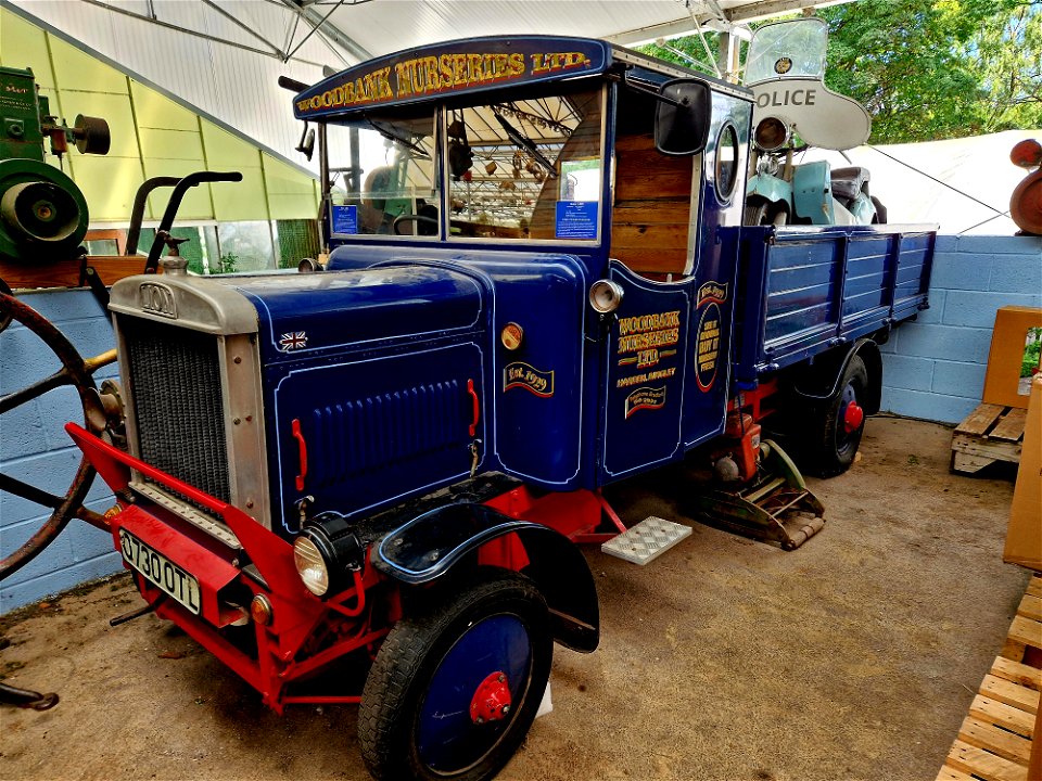 Lion Omnibus Co 1:4 Scale Miniature