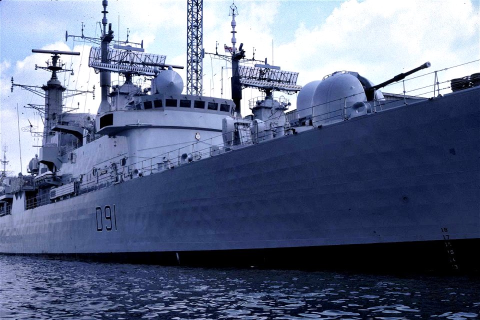 D91 HMS Nottingham 1983