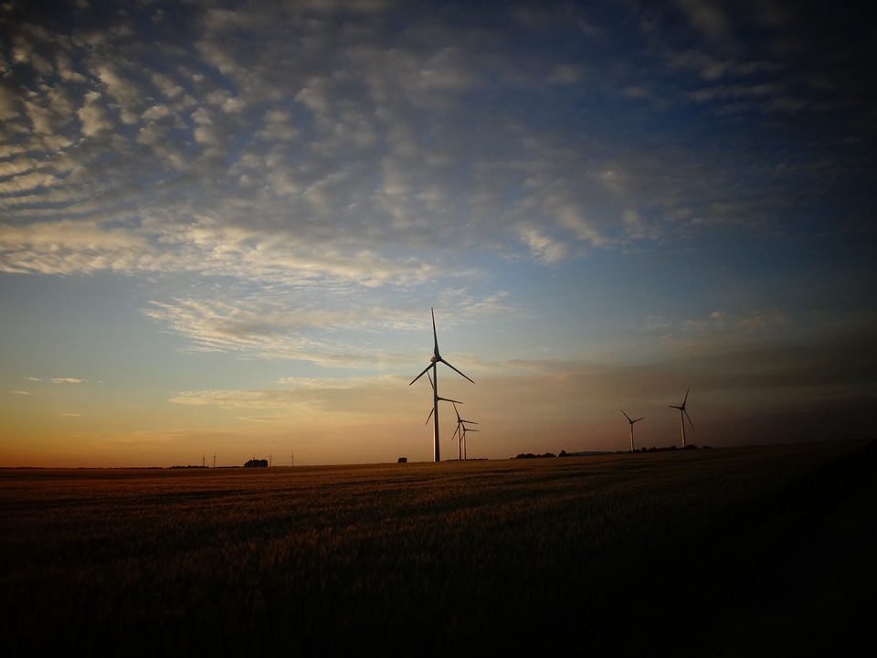 Wind turbine current power generation