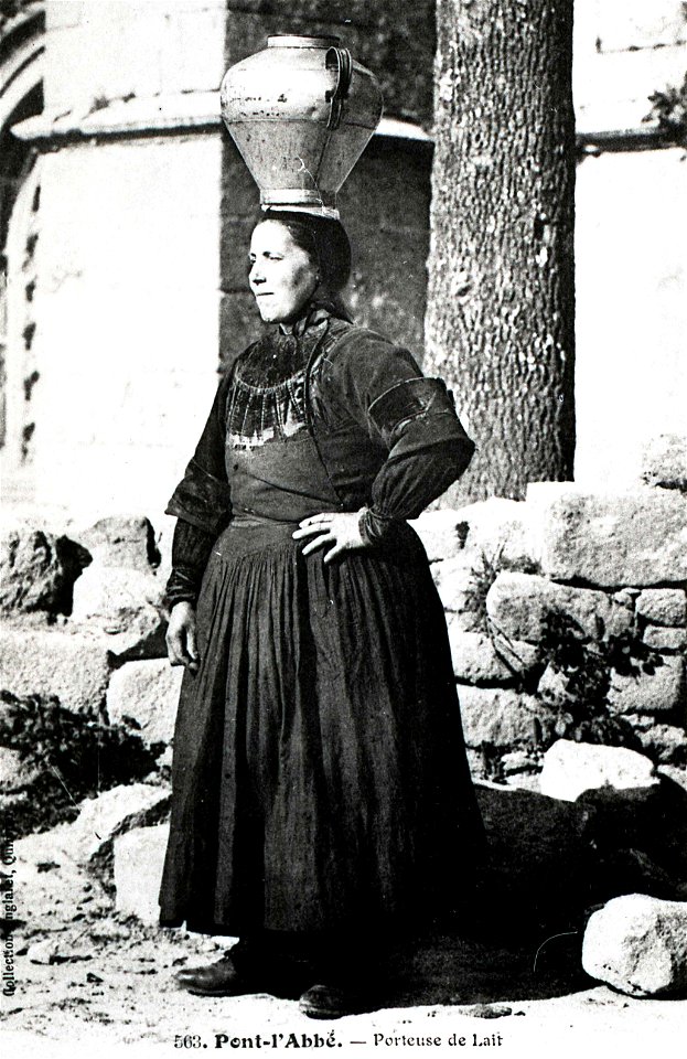 HENNEBONT marchande de lait vers 1900