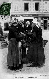 CONCARNEAU Marché Costume du pays