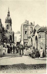 Amiens.Marché Lenselles et beffroi