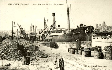 Caen.Vue du port, le minerai