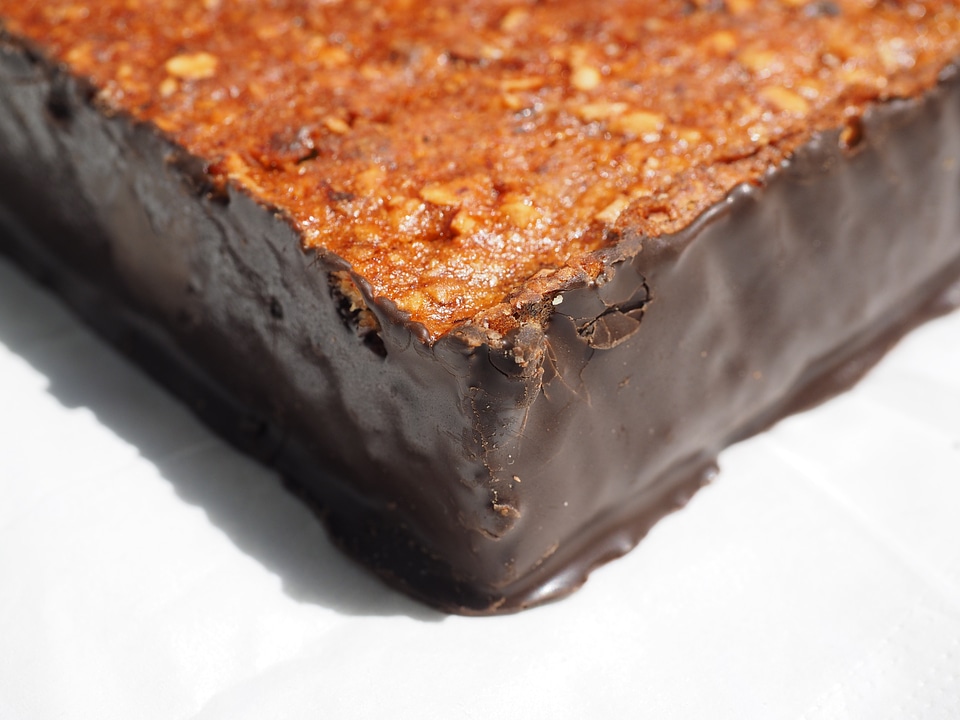 Triangular chocolate nibble