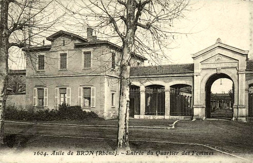 Bron-Rhône.Asile, entrée du quartier des Femmes