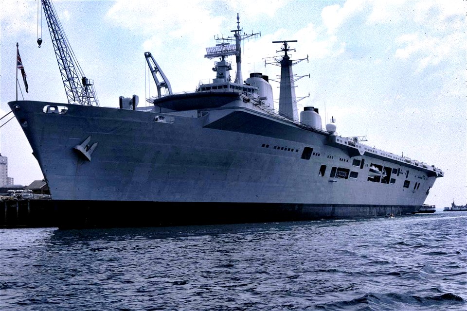 R05 HMS Invincible 1983