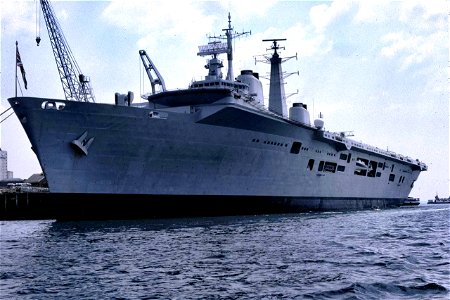 R05 HMS Invincible 1983 photo