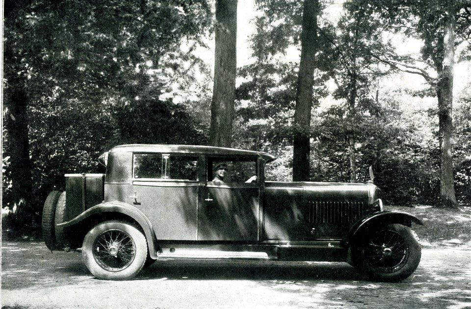 Automobile Voisin 4 portes,