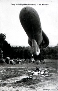 Camp de COETQUIDAN -La saucisse ballon captif à l'atterrissageCIRCA 1912 photo