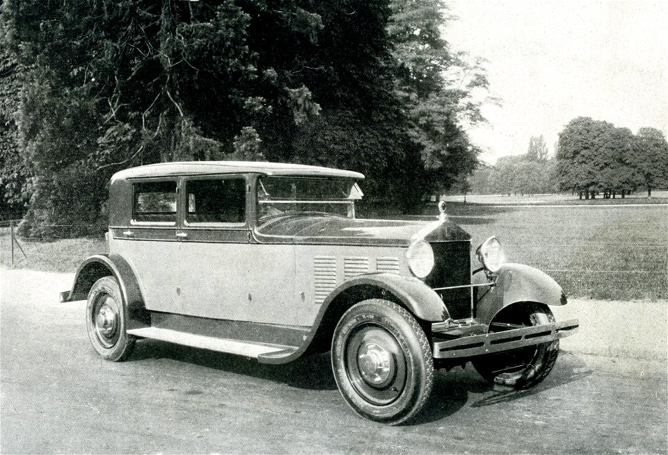 Automobile Conduite intérieure 4 places Sizaire-Six 1927