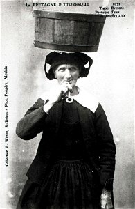 MORLAIX porteuse d'eau vers 1900 photo
