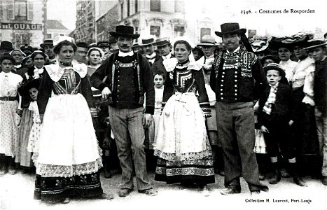 Costumes de ROSPORDEN CIRCA 1900 photo