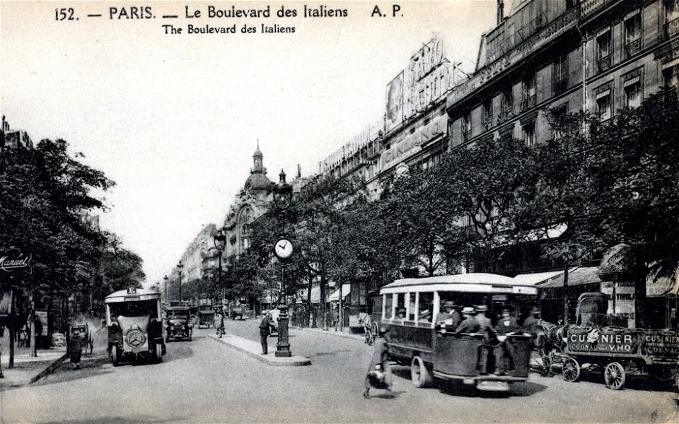 PARIS Le boulevard des Italiens CIRCA 1910