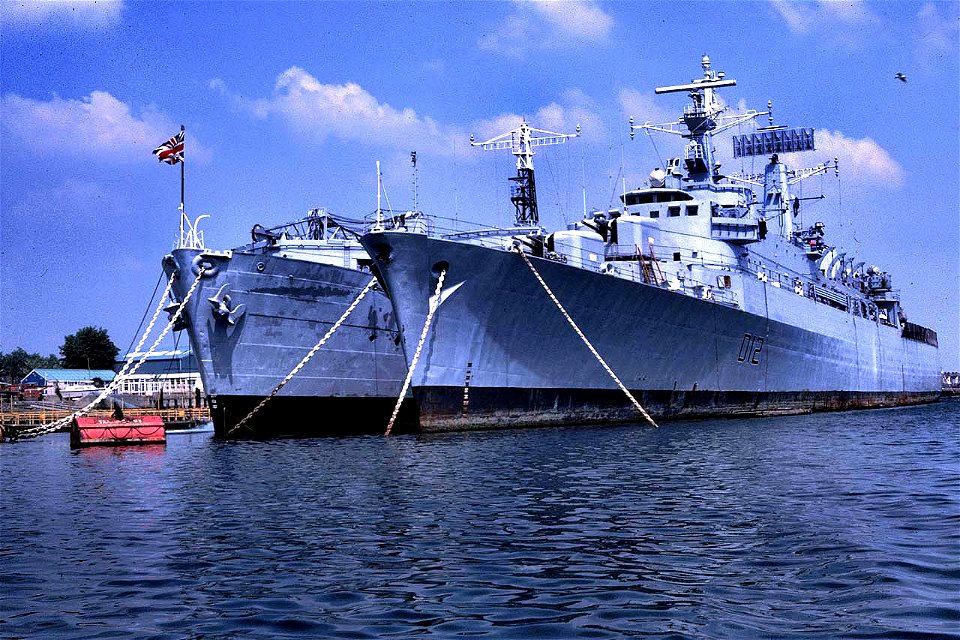D12 HMS Kent alongside A134 HMS Rame Head 1983