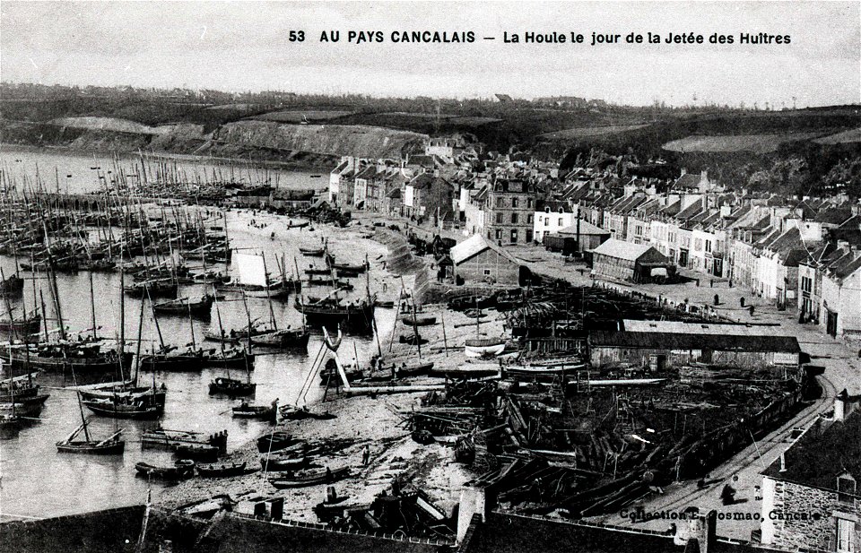 CANCALE Au pays Cancalais - La houle le jour de la jetée des huitres
