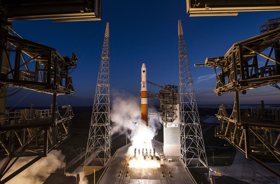 A Delta IV rocket lifts GPS IIF-6 into space
