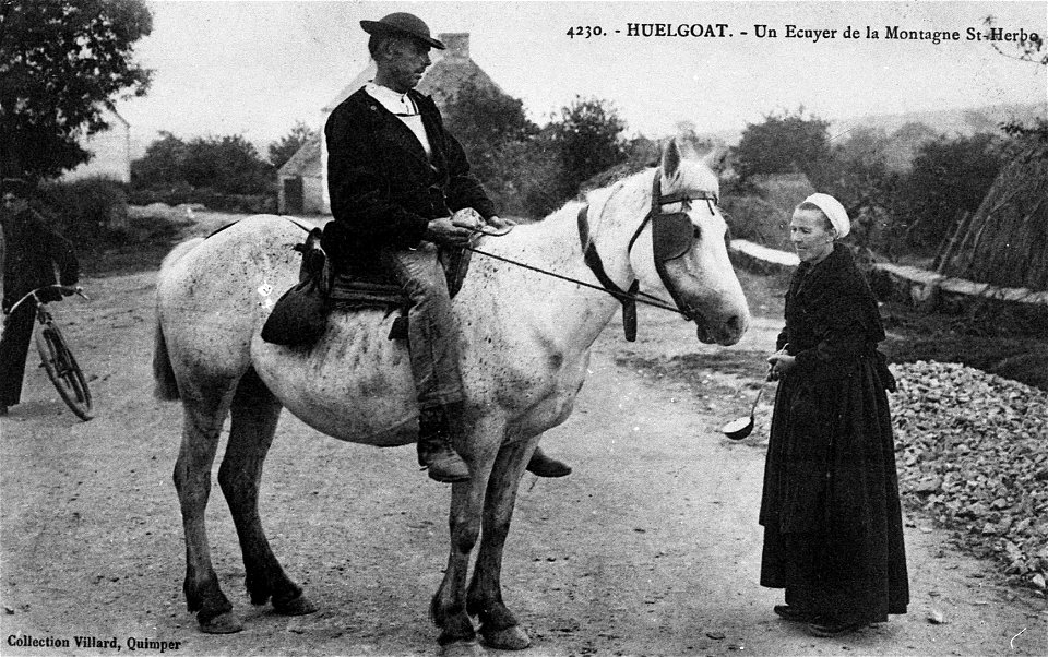 HUELGOAT Paysans Breton vers 1900