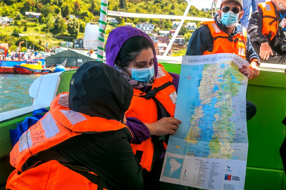Tour por el Canal de Tenglo_Turistas..jpg