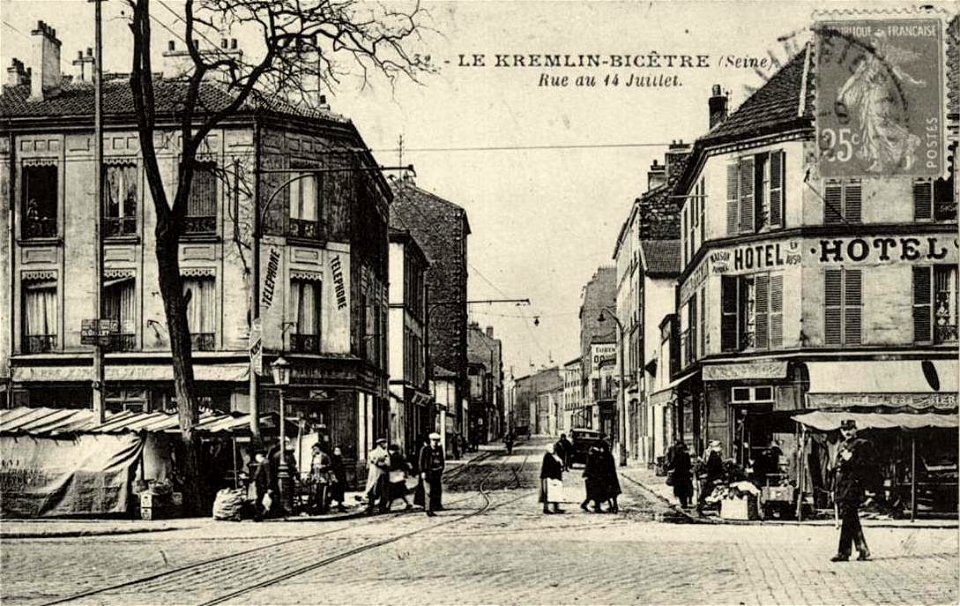 Le Kremlin-Bicêtre.Rue du 14-Juillet