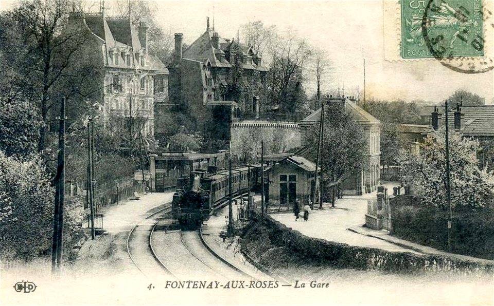 Fontenay-aux-Roses.La gare et un train