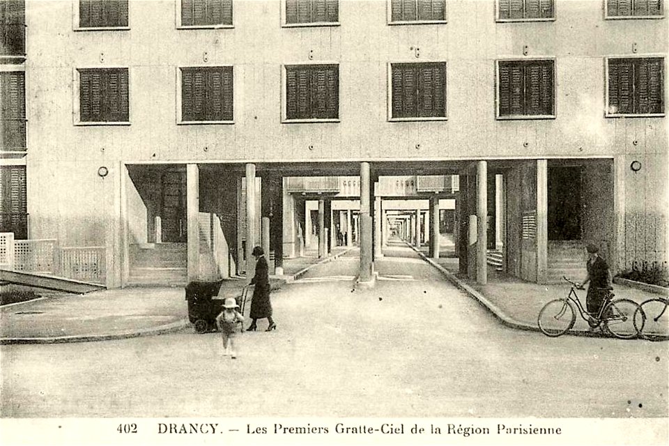 Drancy.Les premiers gratte-ciel de la région parisienne.Entrée