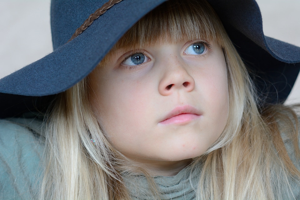 Face hat look