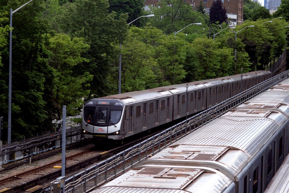 TTC Line1 TR Nearing Davisville.