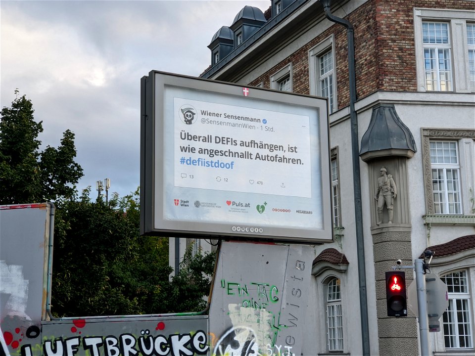 überall Defis aufhängen ist wie angeschnallt Autofahren
