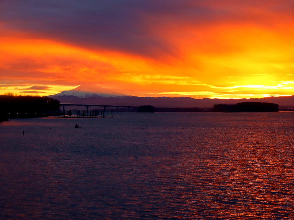 Sunrise at Columbia River in WA