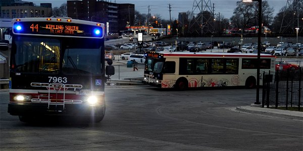 Orion OG and OG Airport bus at Kipling.