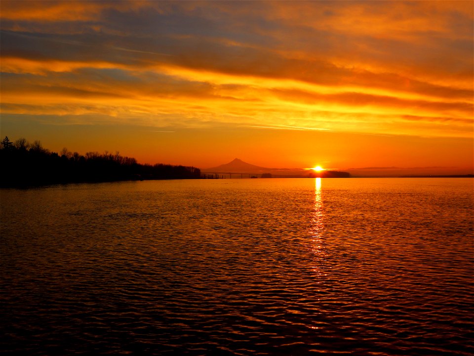 Sunrise at Columbia River in WA