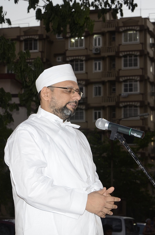 Zoroastrian lecture turban