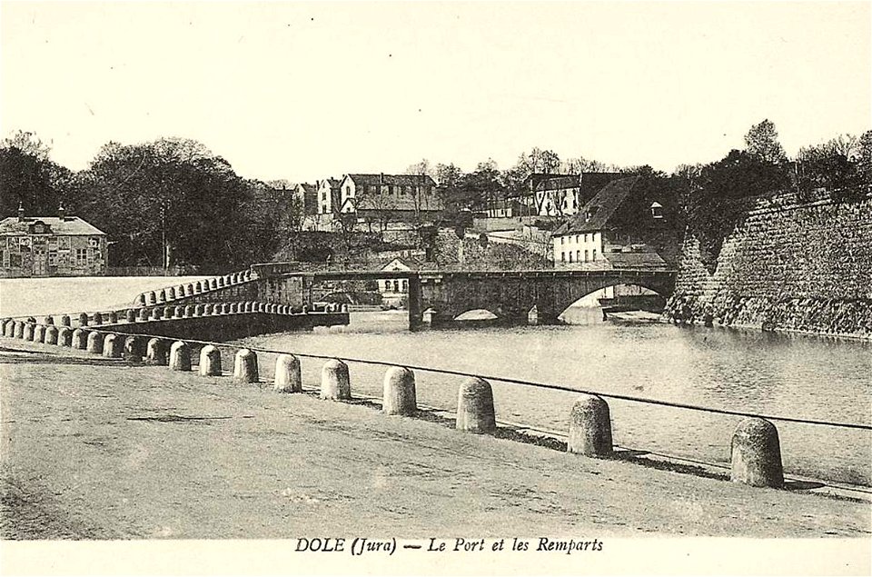 Dole.Le port et les remparts