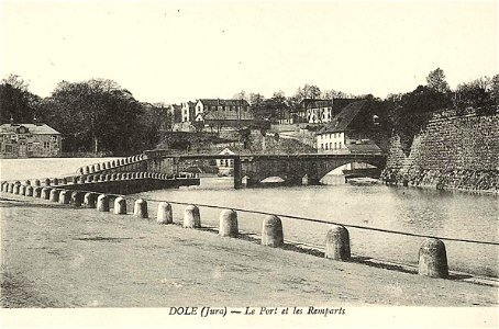 Dole.Le port et les remparts