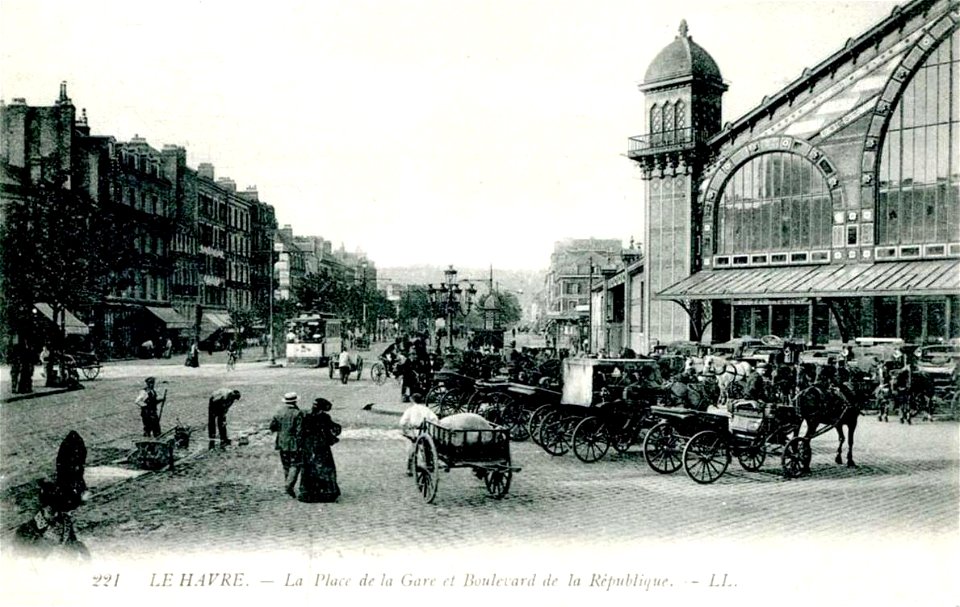 Le Havre.Place de la Gare et boulevard de la République